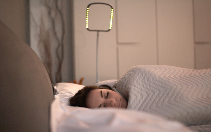 Trouble waking up early? Set your alarm with SleepCogni and it will stimulate a sunrise getting brighter and brighter to help you wake up easier. Image via SleepCogni