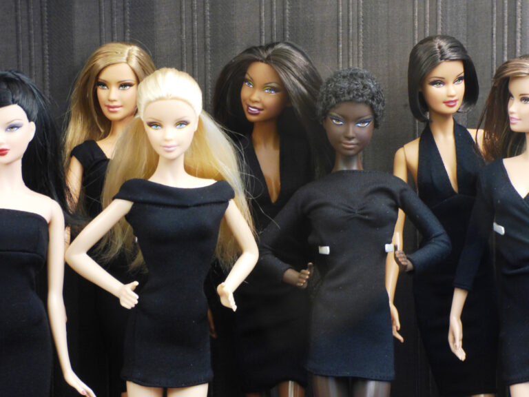 A picture of multiple Barbie dolls all wearing black. Photo taken by Tomasz Mikolajczyk
