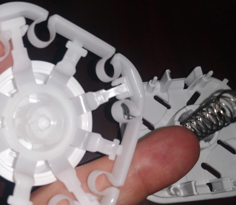 plastic compliant mechanism